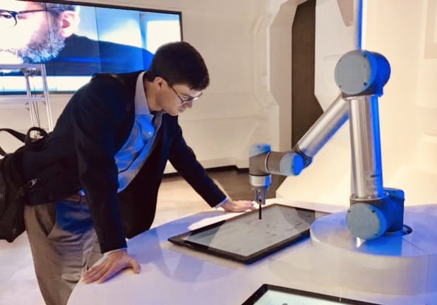 Robert getting beaten in a game of 圍棋 (Go) during a recent trip to an artificial intelligence laboratory in Shenzhen, China.